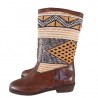 Botas de cuero y tapiz bereber Kilim marrón