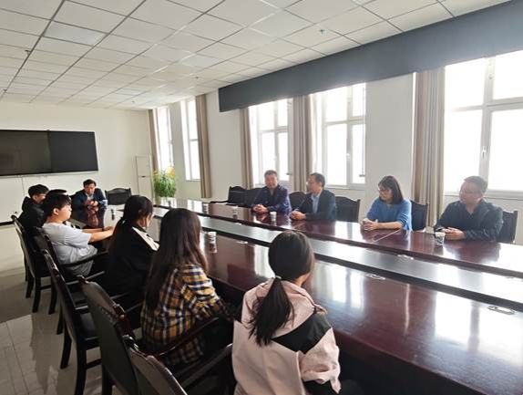 20250928伟德BV1946官方网站赴张掖市职教中心等实习单位看望实习员工